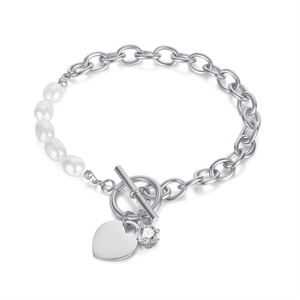 Pulsera de Perlas de Agua Dulce de Acero Inoxidable con Dijes de Corazón de Circonita Cúbica y Cierre OT Creativo de Moda para Mujer - Product Image 2