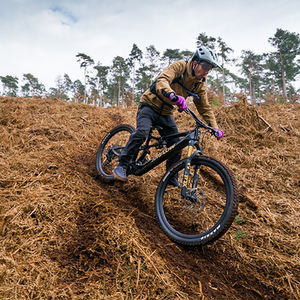 จักรยานเสือภูเขาไฟฟ้า Amflow แบบ Full Suspension Enduro พร้อมมอเตอร์กลาง แบตเตอรี่ในตัว โครงคาร์บอนไฟเบอร์ 800Wh - Product Image 5