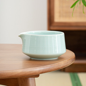 Cuenco de cerámica <span class=keywords><strong>Matcha</strong></span> de porcelana tradicional hecho a mano <span class=keywords><strong>con</strong></span> pico vertedor Taza de cerámica de café y té de estilo japonés - Product Image 3
