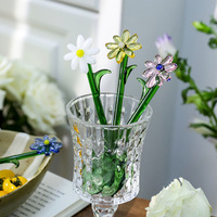 Neuer Japanischer Kreativer Milch-Dessert-Rührstab mit Blumendesign, Bunter Transparenter Langstieliger Maiglöckchen-Entwurf im Minimalistischen Stil