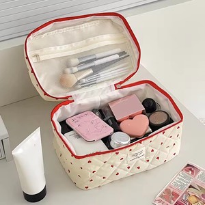 Bolsa de maquillaje acolchada con forma de corazón para mujer, bolsa de almacenamiento de cosméticos de gran capacidad, bolso de mano con cremallera para mujer - Product Image 4