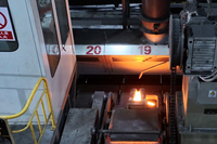 Nouveau Verseur Automatique Machine Fonderie Usine Construction Métal Coulée Machines Pompe Moteur Moteur Roulement Fer Fondu Nouveau