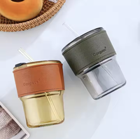 Tasse en verre à eau ambré dôme vintage personnalisé de 400ml de haute qualité avec couvercle isolé et paille pour restaurant ou comme cadeau