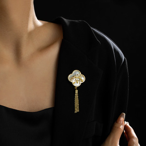 MUYU Chinese Style Swallow Leaf Brooch Gold Tassel Corsage For Cheongsam Women's Fashion Accessory - Product Image 2