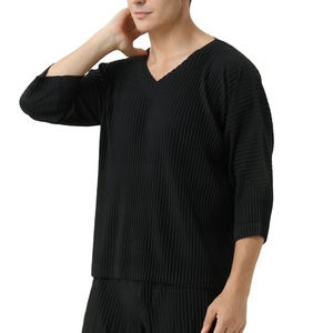 Camicie a pieghe Miyake Top da uomo allentato Trend manica a cinque punte tuta estiva nuovo Pullover con scollo a v <span class=keywords><strong>t</strong></span>-<span class=keywords><strong>shirt</strong></span> Casual - Product Image 2