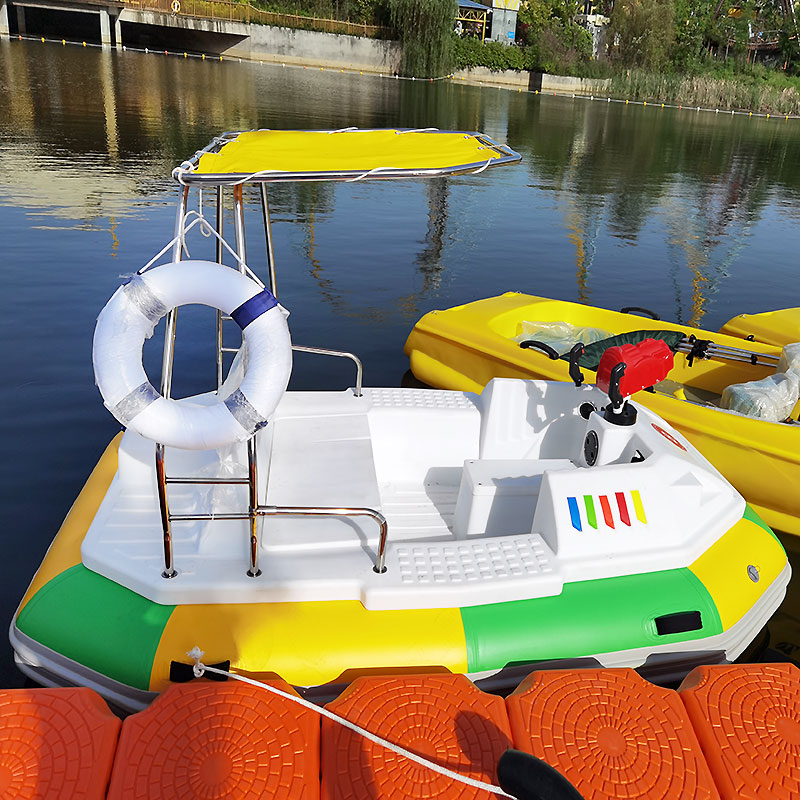 Inflatable tube bumper boat with PVC tarpaulin tyre electric boat water play equipment