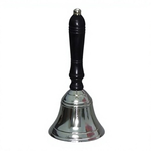 Cloche décorative en argent avec manche en bois, cloches en métal poli, artisanat métallique à prix abordable, designs personnalisables, cloches à main en vente - Product Image 1