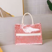 Sac fourre-tout personnalisé haut de gamme en toile recyclée avec motif feuille d'érable en peluche pour femme, fermeture ouverte, idéal pour le shopping et les tenues quotidiennes