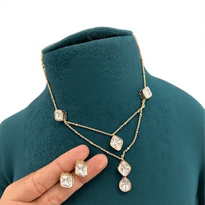 Ensemble collier et boucles d'oreilles en moissanite plaqué or de qualité supérieure, élégant, pour les femmes, à porter pour un mariage - Product Image 2