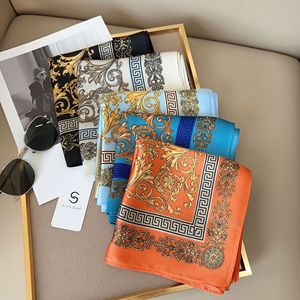 Écharpe <span class=keywords><strong>en</strong></span> <span class=keywords><strong>soie</strong></span> artificielle rétro pour femmes de style britannique, printemps-été, <span class=keywords><strong>noir</strong></span> et or, nouvelle écharpe carrée décorative à motif de fleurs de noix de cajou - Product Image 3