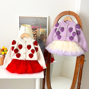 Conjunto <span class=keywords><strong>de</strong></span> Dos Piezas para Niñas con Estampado <span class=keywords><strong>de</strong></span> Fresas Grandes para Otoño, Cárdigan <span class=keywords><strong>de</strong></span> Punto y Falda Tutú - Product Image 4