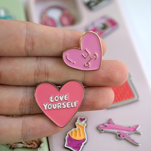 Nouveau Style mignon dessin animé alliage métal émail Badge elfe bidimensionnel sac à dos bijoux émail broche - Product Image 4