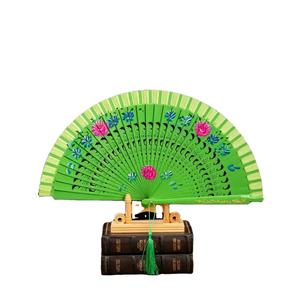 Éventail en bois pliable personnalisé à petite quantité, avec motif ajouré, pour événements et fêtes - Product Image 4