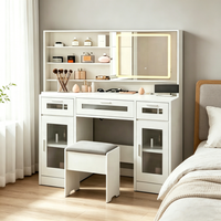 Ensemble de coiffeuse moderne avec miroir LED, tabouret, grand rangement, tiroirs et étagères ouvertes pour salle de bain et salon