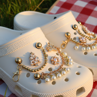 Breloques de chaussures en plastique brillant effet cristal en gros pour accessoires de sabots DIY et décorations scintillantes pour femmes et filles