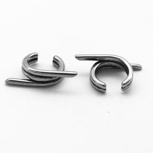 Yunnique – boucles d'oreilles minimalistes en acier titane, design géométrique, bijoux unisexes à la mode, sans perçage, pour hommes et femmes - Product Image 2