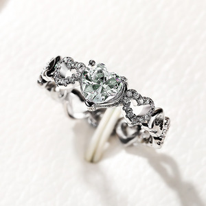 Anello a forma di cuore per donna, gioielli da dito romantici e minimalisti alla moda - Product Image 1