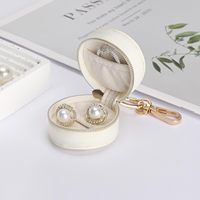 Mini étui à bijoux de voyage 2-en-1 avec porte-bagues et porte-clés pour femme, organiseur portable pour boucles d'oreilles/colliers, idéal pour les mariages et les fêtes