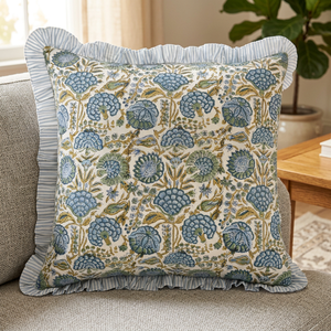 Vente Flash : Coussin décoratif de luxe fait main en coton 100% avec imprimé floral bleu-vert Ridhi, volants et fermeture éclair, style occidental - Product Image 3