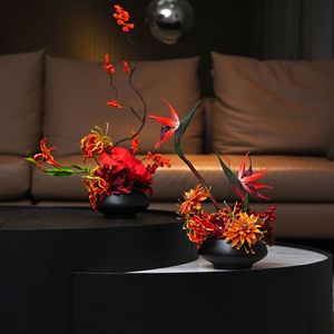 LO-1308 Arreglo de Flores Artificiales Rojas de Lujo Pre-elaborado, Centro de Mesa con Maceta para Sala de Estar, Entrada o Consola - Product Image 4