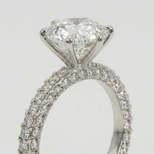 Anillo de platino con diamantes elegantes, con engaste de platino de lujo y detalles de piedras brillantes para mujer, joyería de regalo para uso en bodas. - Product Image 4