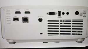 Projecteur de cinéma maison portable Optoma ZK551, 5100 lumens, laser 4K Ultra-HD, 3D, sans écran, cinéma privé en intérieur - Product Image 4