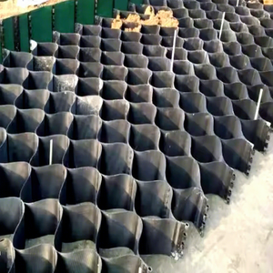 Calzada de refuerzo de <span class=keywords><strong>geocelda</strong></span> HDPE negra de panal alto OEM para estabilizador de grava de carretera, terraplén de pared de contención de rejilla <span class=keywords><strong>Geocelda</strong></span> - Product Image 2