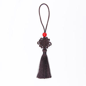 Nœuds chinois noués à la main : Petits nœuds chinois avec pompons dans un style chinois traditionnel - Product Image 4