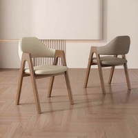 Chaise de salle à manger nordique en bois massif avec dossier et accoudoirs, revêtement en cuir, usage domestique et commercial, design haut de gamme en forme de A