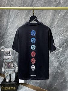 Camiseta de Manga Corta de Alta Gama para Primavera/Verano, Nueva, Clásica, Estampada con Patrón de Cruz de Herradura Grande y Sánscrito - Product Image 2