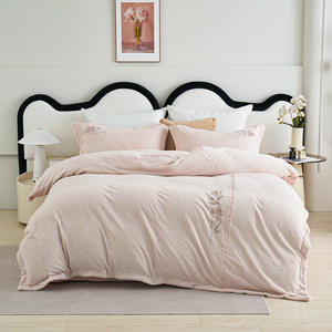 Parure de lit en polaire brodée Duoximeimiankang 203x229cm, motif floral épaissi, housse de couette, drap et taie d'oreiller pour usage domestique - Product Image 5