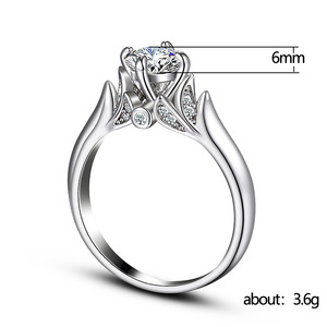 Anello di Fidanzamento Classico a Quattro Punte con Zirconi per Donne, Gioiello Elegante e Scintillante - Product Image 5