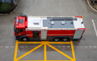 Camion de pompiers Zhenxiang Mercedes-Benz neuf 6x4 diesel à transmission automatique 456 CV 16 tonnes pour le transport de liquides, capacité du réservoir 95 m 10 000 L