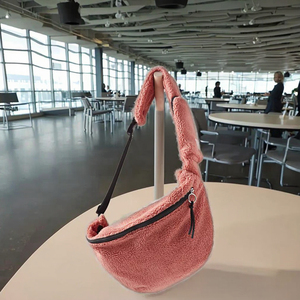 Borsa a Tracolla Casual in Pelliccia Sintetica Grande Capacità per Viaggi - Product Image 4