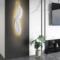 Lámpara de Pared Moderna Tricolor de Resina, Decoración de Pared Interior para Sala de Estar y Dormitorio, Lámpara de Pared LED con Diseño de Pluma