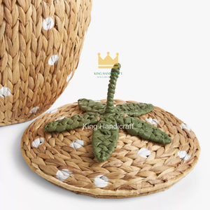 Panier de rangement en jacinthe d'eau en forme de fraise à prix abordable avec couvercle pour jouets d'enfants, prix d'usine - Product Image 2