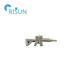 Sản Xuất Kim Loại Tùy Chỉnh Mini 3D Cổ Vàng Súng Ve Áo Pins Huy Hiệu Men Shooter Súng Trường Súng Súng Pin Trâm - Product Image 5