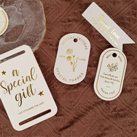 Étiquette suspendue en papier personnalisée avec logo original, nouvelle collection 2026, estampage à chaud doré, découpe, impression sérigraphique, design élégant et artistique