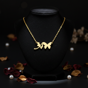 Venta al por mayor de alta calidad de oro de 18 quilates letras mayúsculas inglesas mariposa collar de moda y joyería popular para las mujeres - Product Image 2