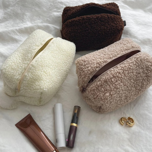 Bolsa de cosméticos de lana de cordero color crema, gran capacidad, bolsa portátil para el cuidado de la piel y almacenamiento de cosméticos, bolsa de viaje multifuncional - Product Image 3