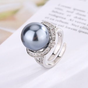 แหวนปรับขนาดได้ประดับมุกเปลือกหอยสีเทา 14 มม. ทำจากทองแดงรักษ์โลก สไตล์มินิมอล ขายส่งจากโรงงาน เหมาะสำหรับการสวมใส่ในชีวิตประจำวัน - Product Image 4