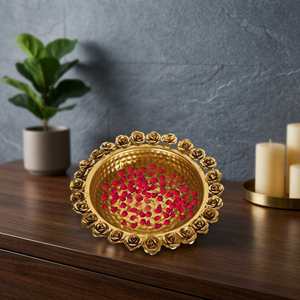 Elegante Urli La mezcla perfecta de tradición y belleza Ilumina tu espacio con un Urli Diya atemporal - Product Image 6