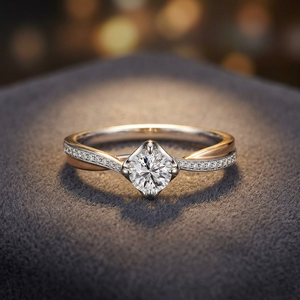 Anillo de Compromiso Unisex con Diamante Corte Princesa H.A.IMPEX, 0.50TCW, 6 Gramos, Oro, Color G/H, Elegante y Estilizado para Él y Ella - Product Image 2