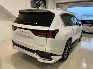 Kit carrosserie Modelista pour Lexus LX600 2022+ - Mise à niveau OEM Welta avec lèvres avant et arrière en ABS, fabrication sans couleur - Product Image 6