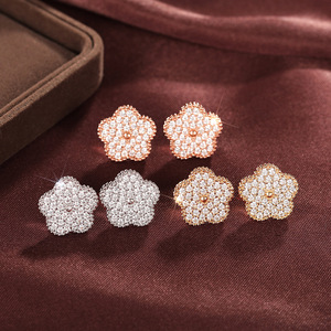 Orecchini E4527 in Oro Bianco con Diamanti Taglio Brillante Rotondo, Stile Classico da Sposa per Donna, Diamanti Naturali Colore D - Product Image 4