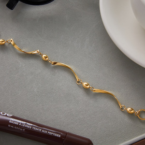 สร้อยข้อมือสแตนเลสแบบโค้งสำหรับผู้หญิงทำจากสเตนเลสสตีลสีทอง18K แบบคลาสสิก - Product Image 3