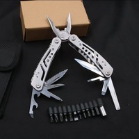 Herramienta Multiusos 24 en 1 con Cuchillo, Alicates y 11 Puntas de Acero Inoxidable Afiladas - Herramienta Multiusos para Hombre - Equipo Ideal con Herramientas para Acampar