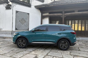 Chery Tiggo 7 Dynamic Edition 2020 1.5T CVT 5 portes 5 places SUV 156 ch Moteur turbo Sièges en cuir foncé Gauche Toit ouvrant panoramique R18 - Product Image 2
