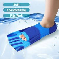 Palmes de natation souples à poche intégrale avec motif bleu dégradé, palmes courtes flexibles pour l'entraînement en piscine et la plongée en apnée décontractée sur la plage