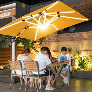 Parasol de jardin cantilever tendance pour l'extérieur, avec éclairage LED solaire et bases incluses - Product Image 1